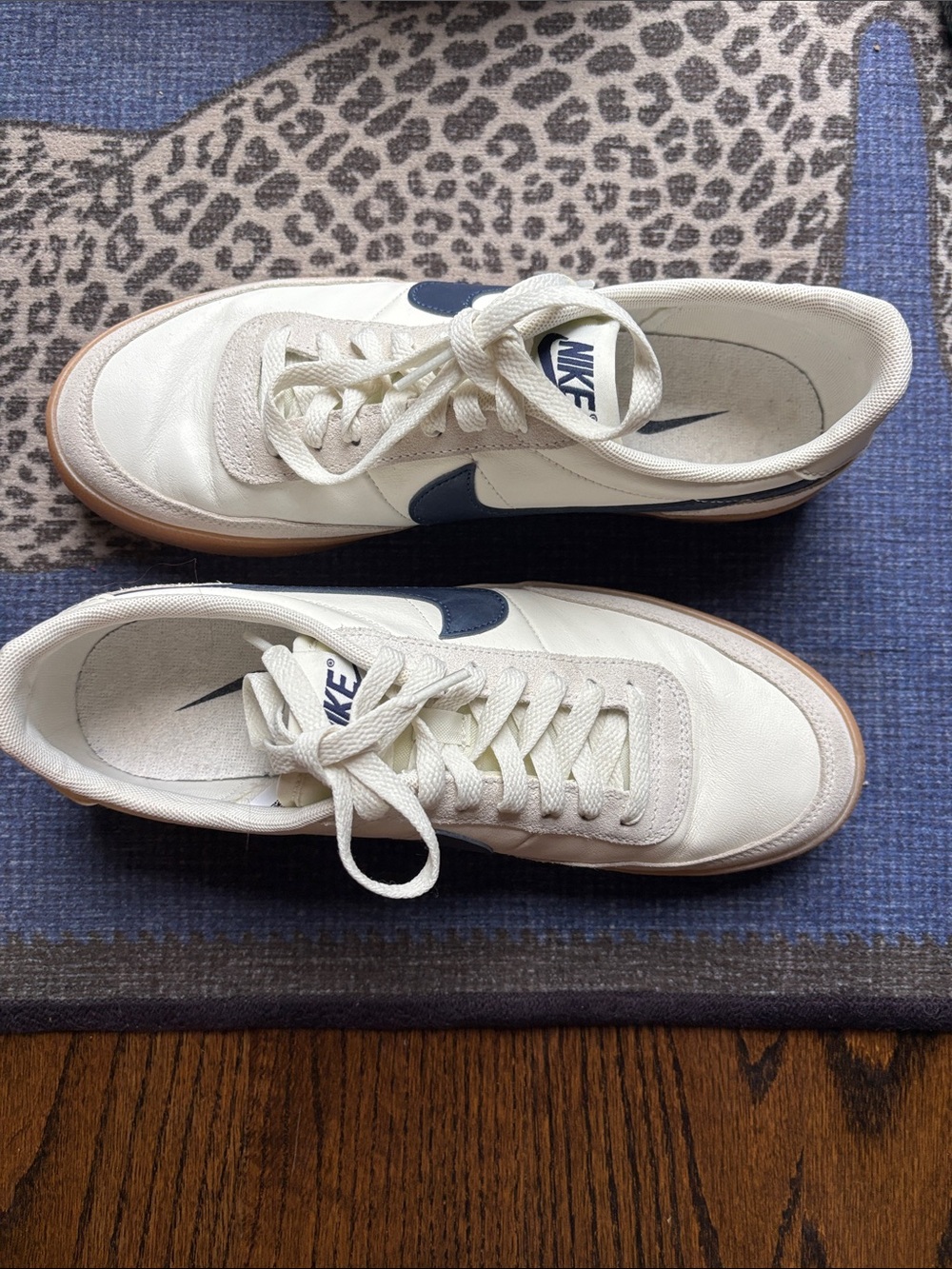 Like New Nike Menβs White Sneakers with Navy Swoosh